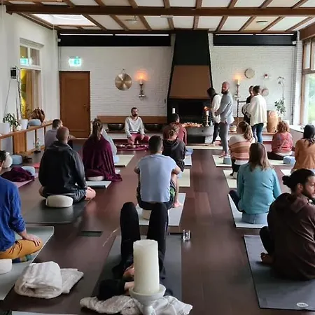 Rising Sun Tipi Met Vuur In De Tente de luxe Nederweert-Eind