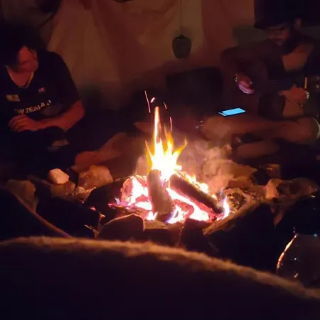 Rising Sun Tipi Met Vuur In De Luxury tent *