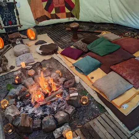 Rising Sun Tipi Met Vuur In De * Nederweert-Eind